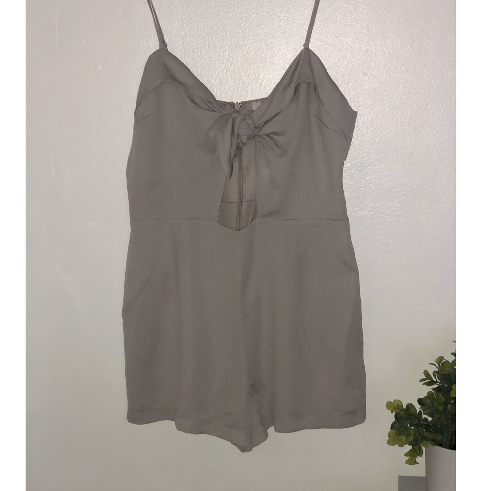 Light grey romper with front bow tie